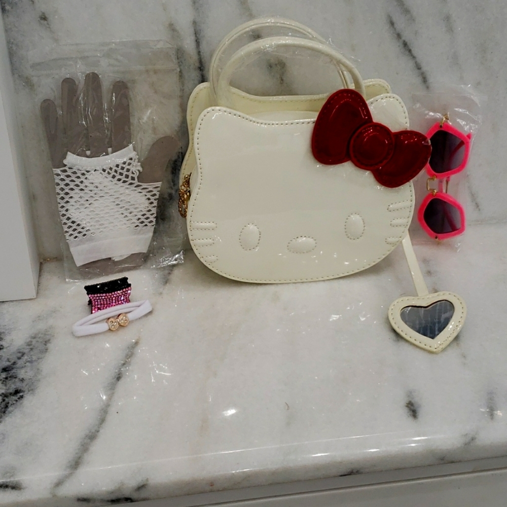 Cut girls  purse.